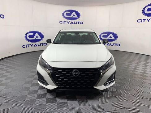 Used 2025 Nissan Altima 2.5 SR FWD image 9