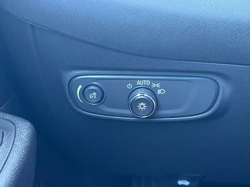 Used 2023 Chevrolet Equinox LT FWD image 35
