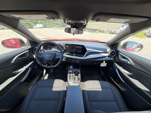 New 2026 Chevrolet Trax RS w/ Sunroof Package FWD image 21