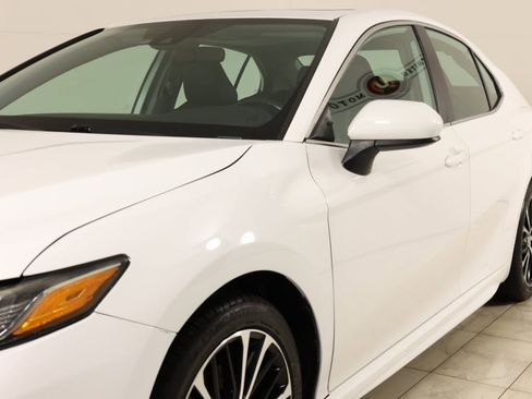 Used 2020 Toyota Camry SE image 44