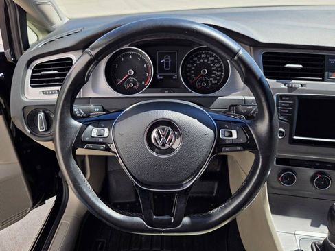Used 2017 Volkswagen Golf 4-Door FWD image 18
