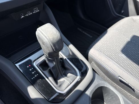 Used 2025 Subaru Forester Premium AWD/4WD image 32