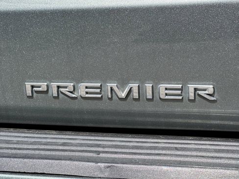 Used 2023 Chevrolet Suburban Premier image 29