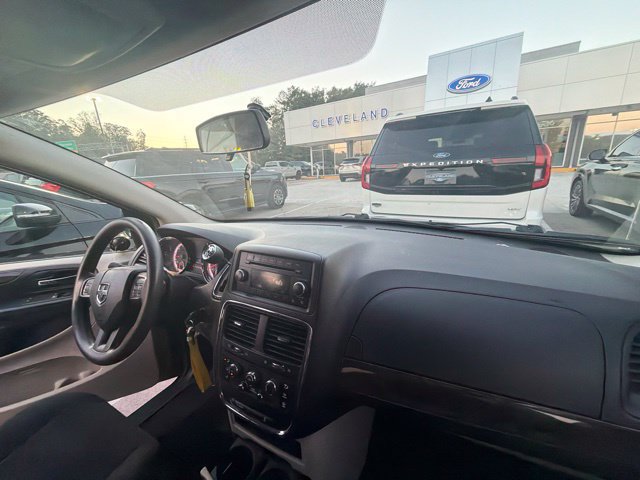 Used 2011 Dodge Grand Caravan Express FWD image 38
