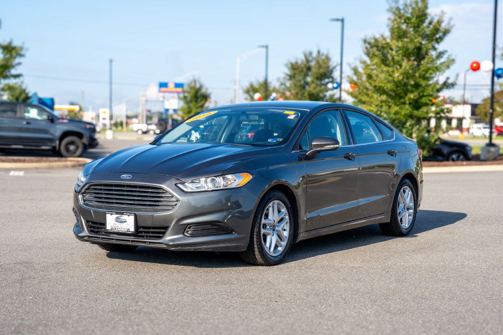 Used 2016 Ford Fusion SE FWD image 3