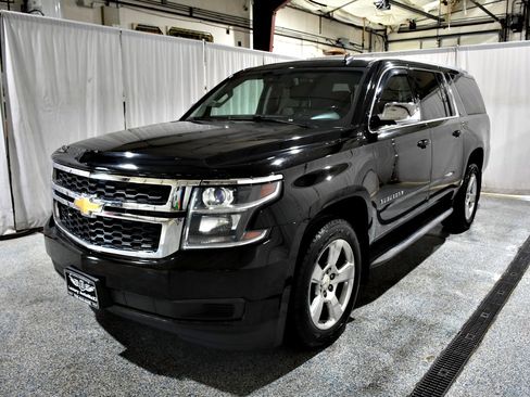 Used 2015 Chevrolet Suburban LT image 25