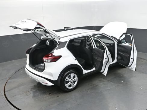 Certified 2025 Nissan Kicks Play S image 43