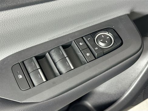 Certified 2024 Toyota Prius XLE image 33