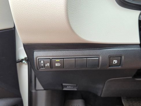 Used 2024 Toyota Corolla LE w/ LE Convenience Package FWD image 27
