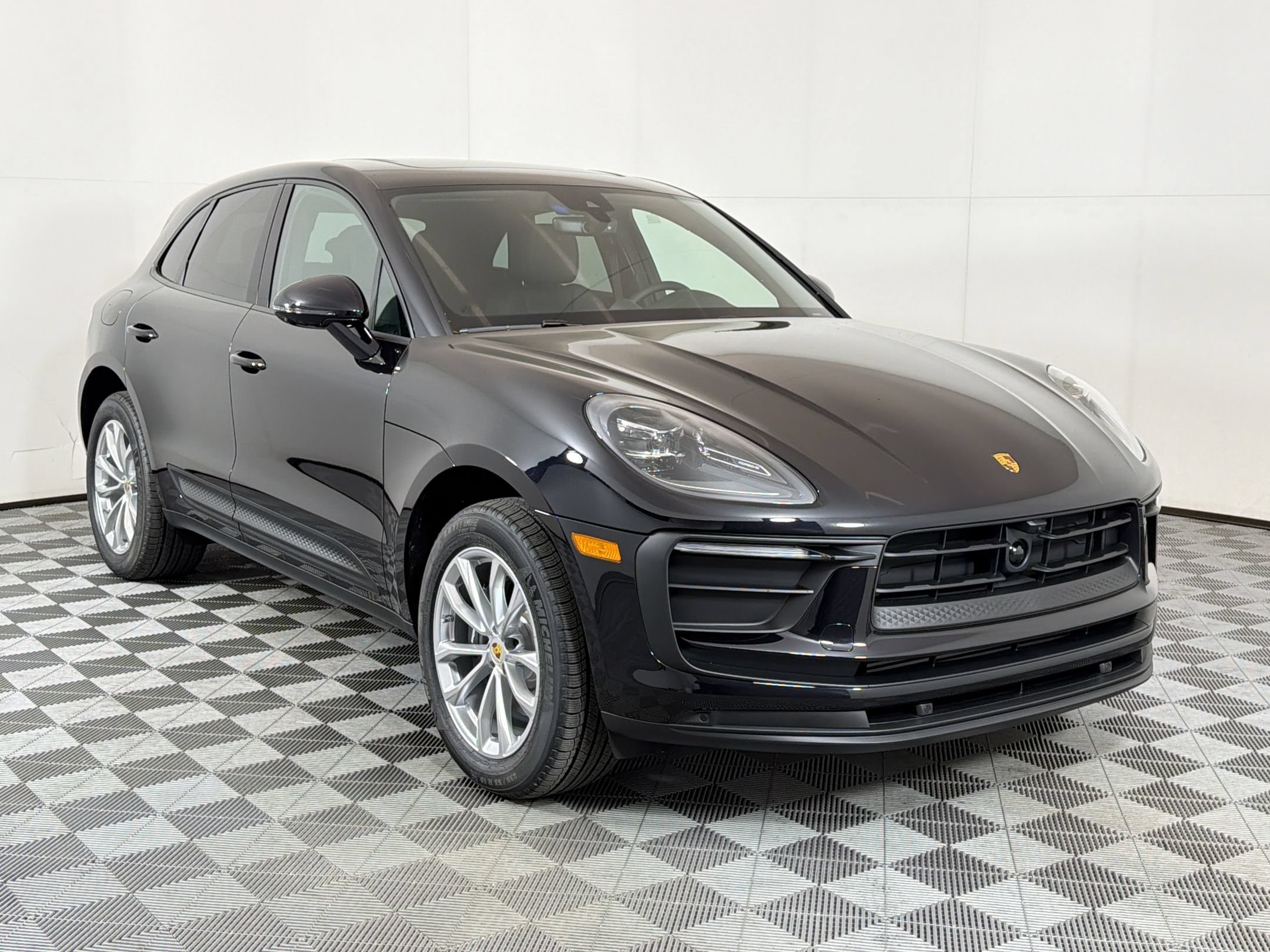 Used 2026 Porsche Macan AWD/4WD image 8