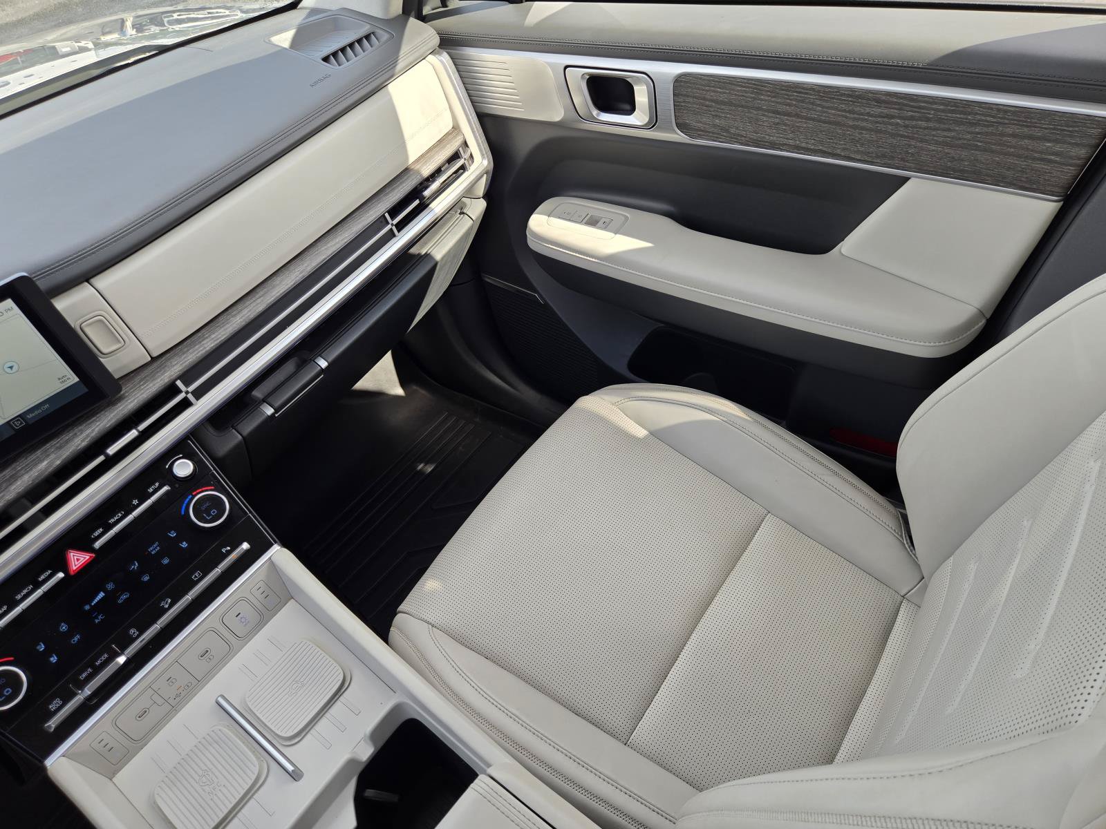 Used 2024 Hyundai Santa Fe Calligraphy FWD image 17