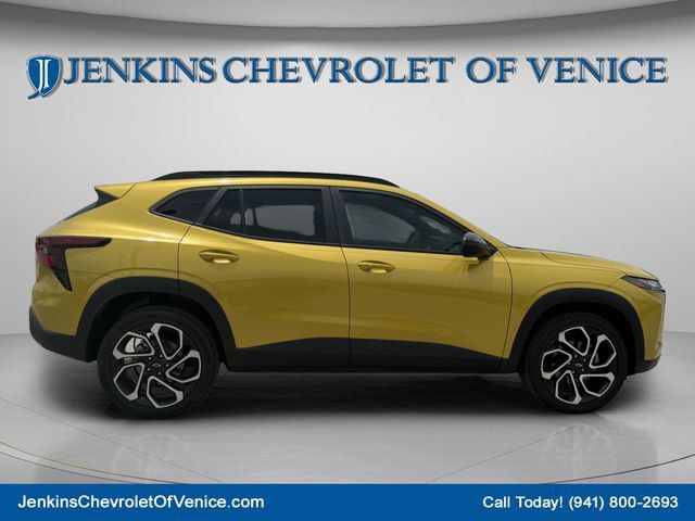 Used 2025 Chevrolet Trax RS w/ Driver Confidence Package FWD image 3