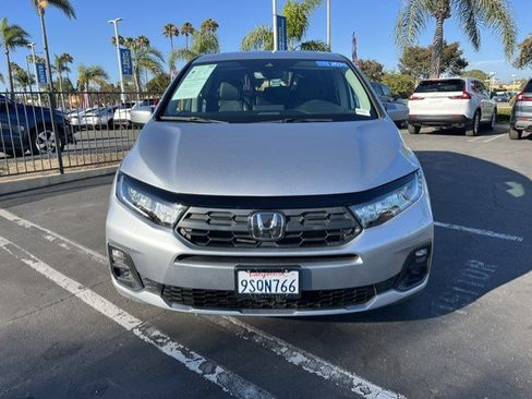 Certified 2025 Honda Odyssey EX-L image 3