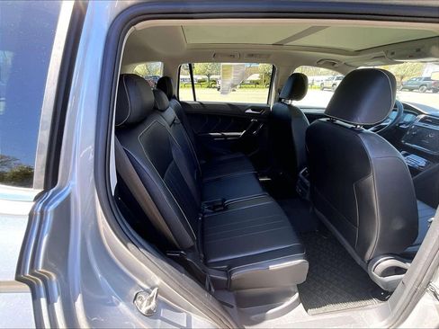 Used 2024 Volkswagen Tiguan SE AWD/4WD image 16