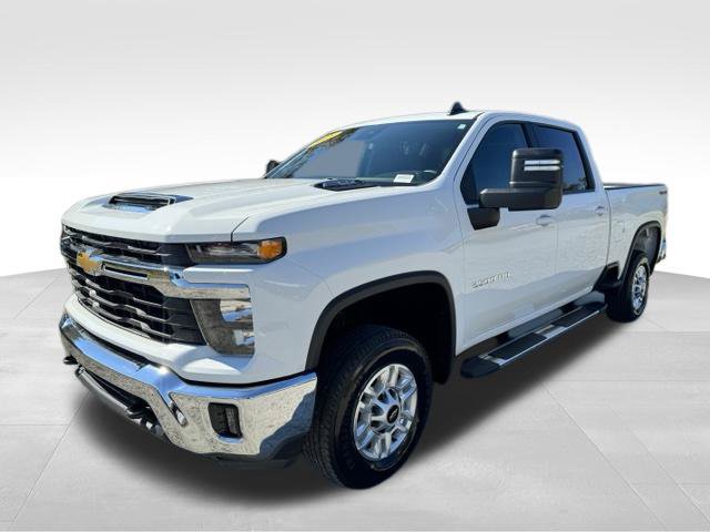 Used 2025 Chevrolet Silverado 2500 LT w/ Convenience Package AWD/4WD image 4