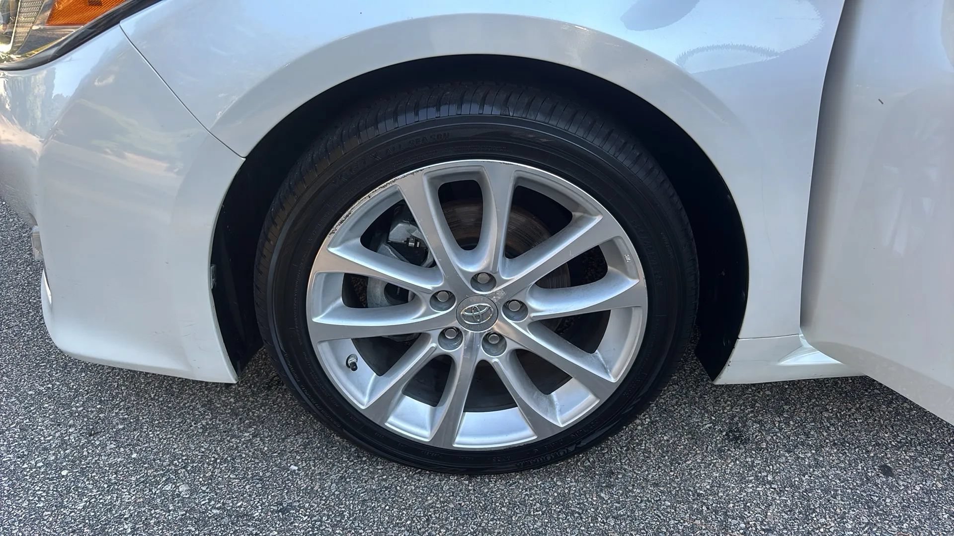 Used 2013 Toyota Avalon Limited w/ Technology Pkg FWD image 24