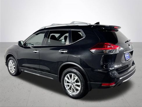 Used 2020 Nissan Rogue SV image 9