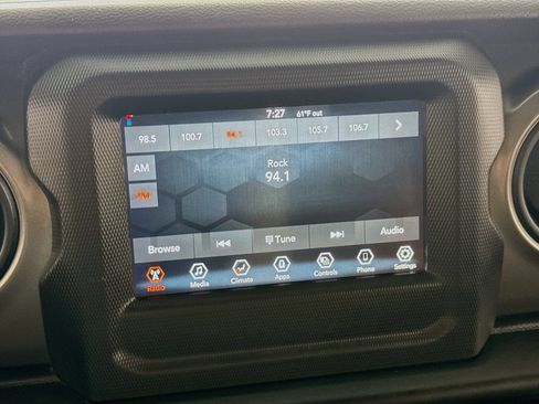 Used 2022 Jeep Gladiator Sport image 15