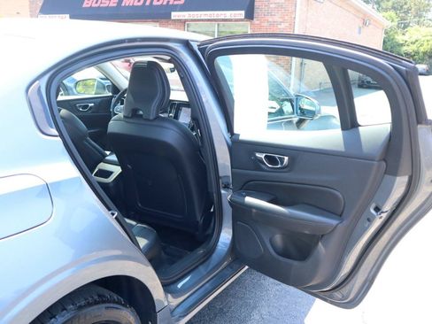 Used 2019 Volvo S60 T5 Momentum w/ Multimedia Package FWD image 13