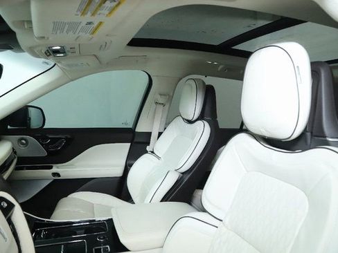 Used 2023 Lincoln Aviator Black Label w/ Jet Package image 22