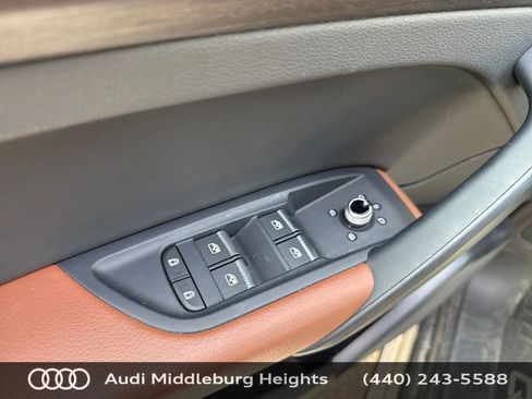 Used 2023 Audi Q5 2.0T Premium w/ Convenience Package image 11