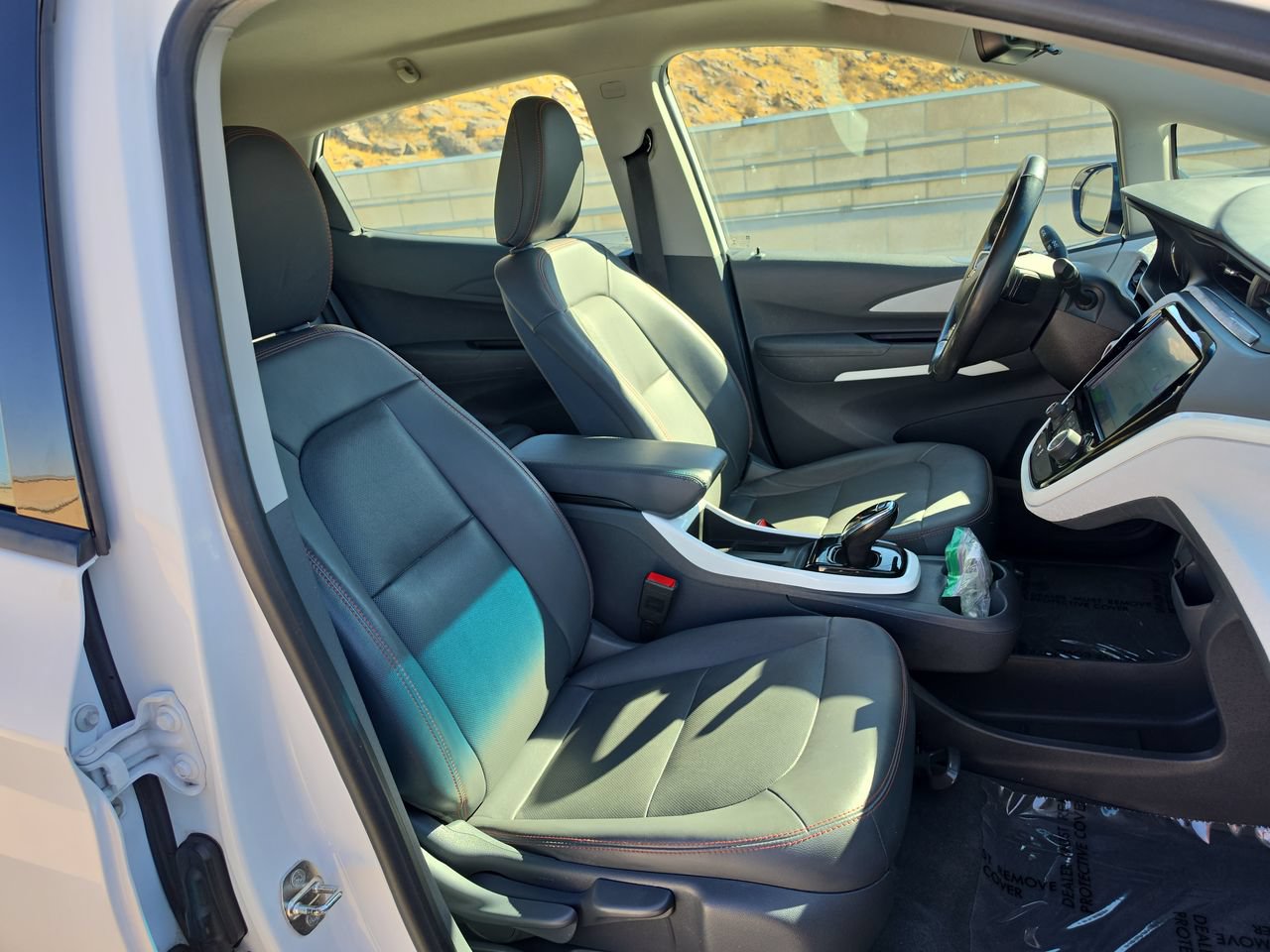 Used 2019 Chevrolet Bolt Premier w/ Infotainment Package FWD image 27