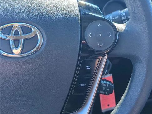 Used 2018 Toyota Prius C Two image 19