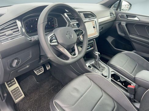 Certified 2022 Volkswagen Tiguan SEL R-Line image 4
