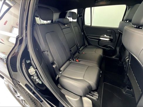 Used 2026 Mercedes-Benz GLB 250 4MATIC image 19
