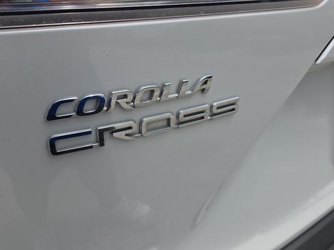 Used 2023 Toyota Corolla Cross LE AWD/4WD image 30