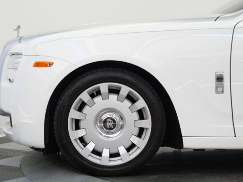 Used 2014 Rolls-Royce Ghost RWD image 46