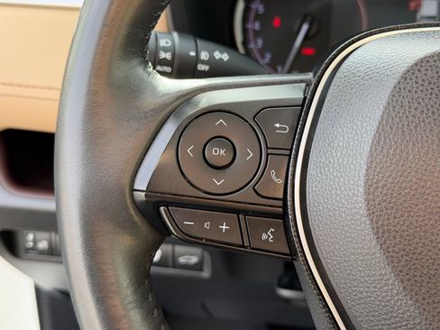 Used 2020 Toyota RAV4 Limited image 18