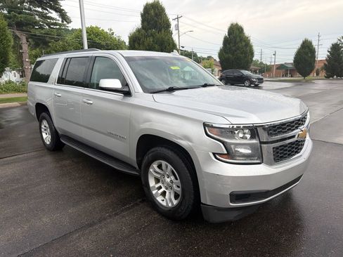 Used 2018 Chevrolet Suburban LT AWD/4WD image 7