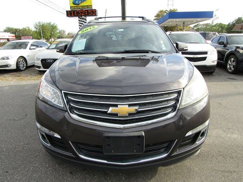 Used 2013 Chevrolet Traverse LT image 2