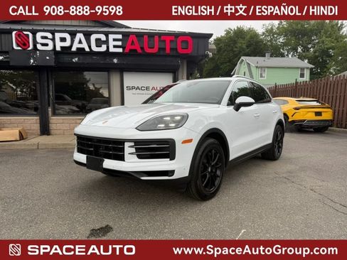 Used 2024 Porsche Cayenne AWD/4WD image 1