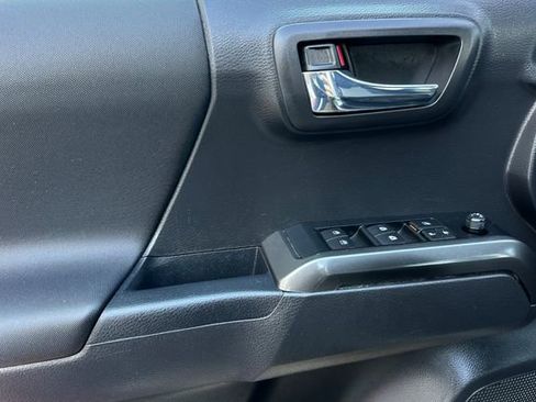 Used 2023 Toyota Tacoma TRD Off-Road image 12