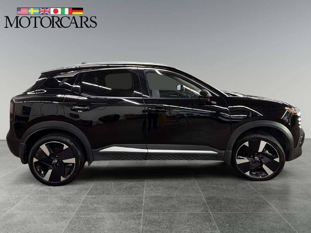 Used 2025 Nissan Kicks SR AWD/4WD image 2