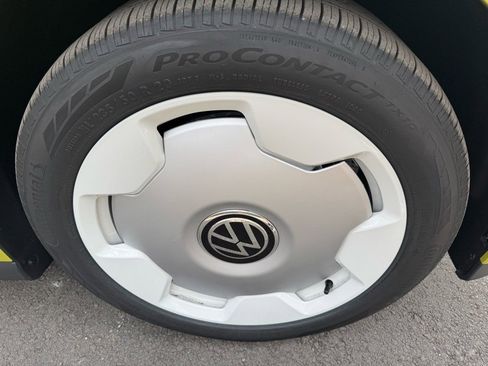 New 2025 Volkswagen ID. Buzz 1st Edition image 9