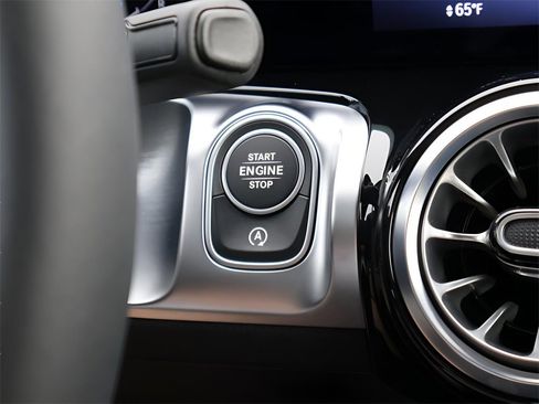 New 2025 Mercedes-Benz GLB 250 4MATIC image 28