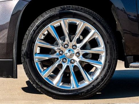 Used 2018 Cadillac Escalade Luxury image 4