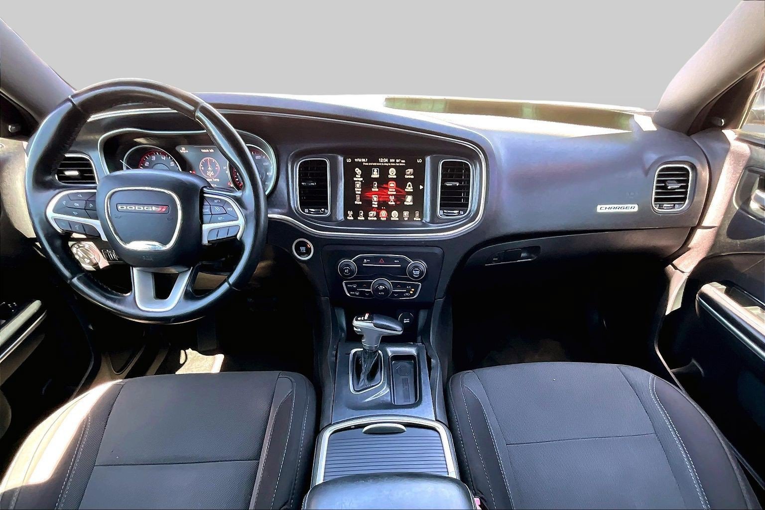 Used 2015 Dodge Charger SXT RWD image 14