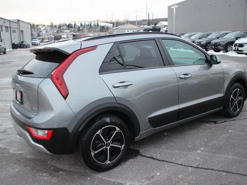 Used 2023 Kia Niro EX image 22