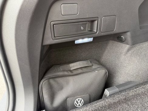 Used 2022 Volkswagen Tiguan SE R-Line image 15