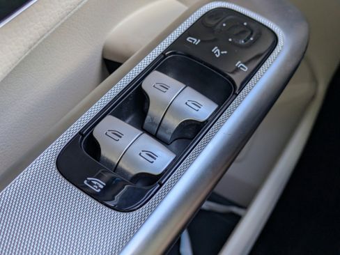 Certified 2025 Mercedes-Benz GLC 300 image 27