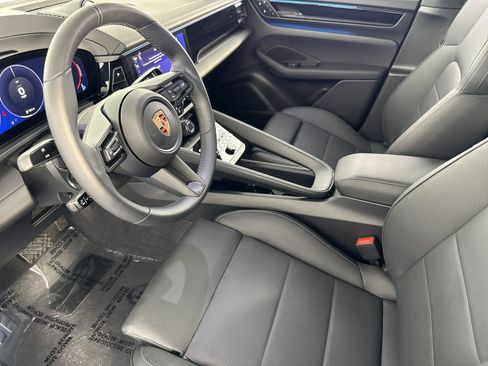 Certified 2025 Porsche Macan 4 Electric AWD/4WD image 4