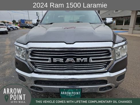 Used 2024 RAM 1500 Laramie AWD/4WD image 3