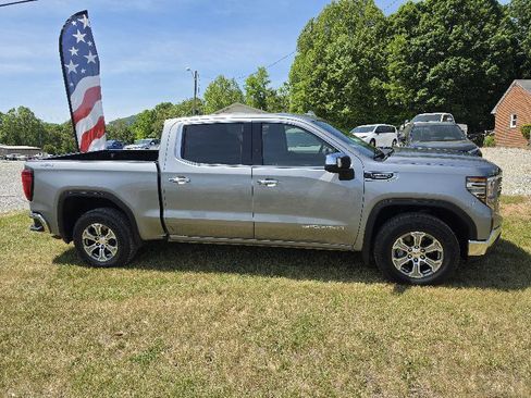 Used 2025 GMC Sierra 1500 SLT AWD/4WD image 3