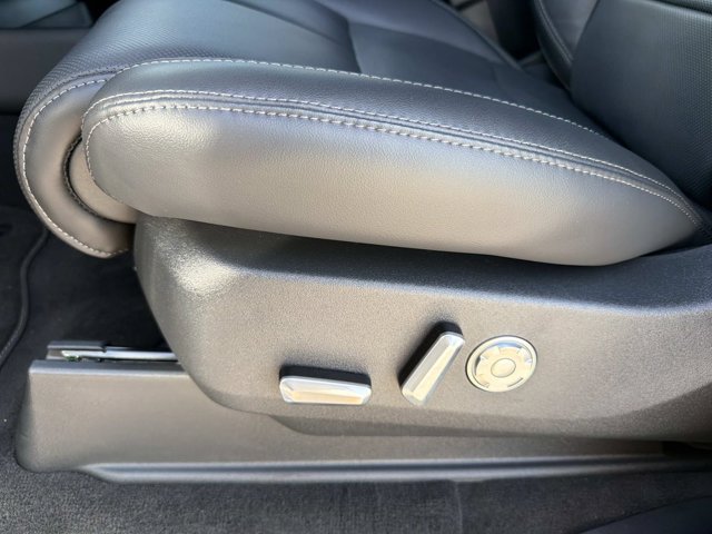 New 2027 Lincoln Navigator Reserve w/ Jet Appearance Package AWD/4WD image 10