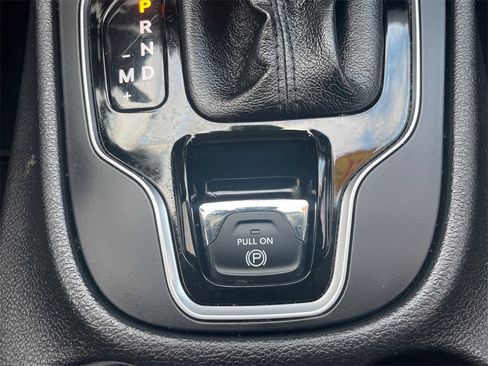 Used 2021 Jeep Cherokee Latitude Plus image 14