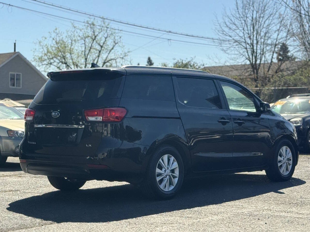 Used 2016 Kia Sedona LX w/ LX Convenience Package FWD image 4